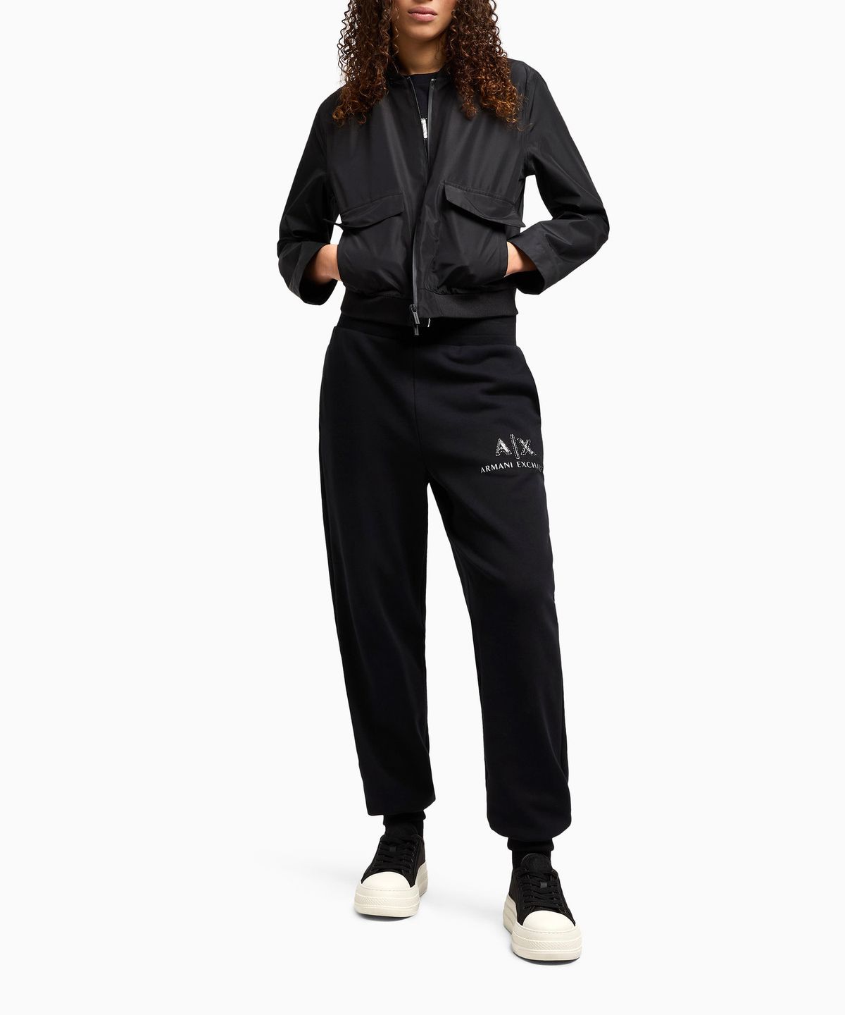 아르마니 익스체인지(ARMANI EXCHANGE) 여성 핫픽스 로고 조거 팬츠 _블랙_A425141504