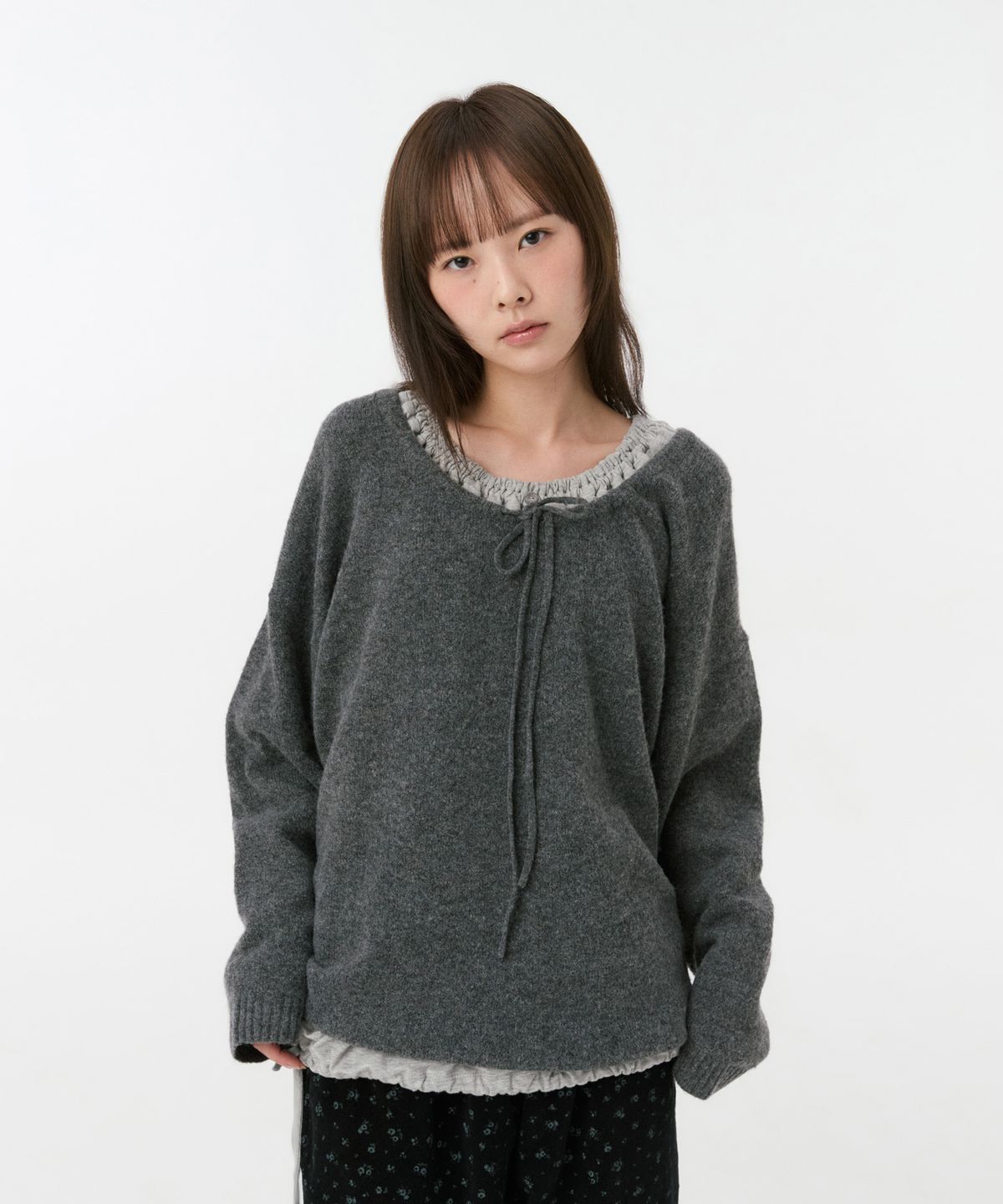오헤시오(OHESHIO) SOFT ALPACA LAYERED U-NECK KNIT, CHARCOAL