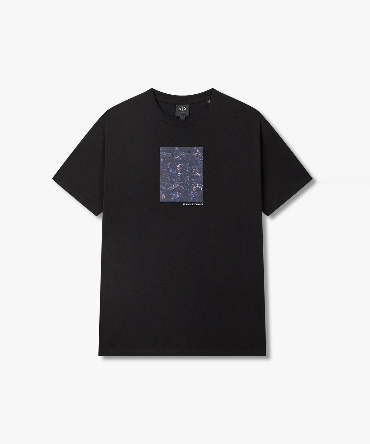 아르마니 익스체인지(ARMANI EXCHANGE) 남성 스퀘어 플라워 패치 티셔츠 _블랙_A416130047