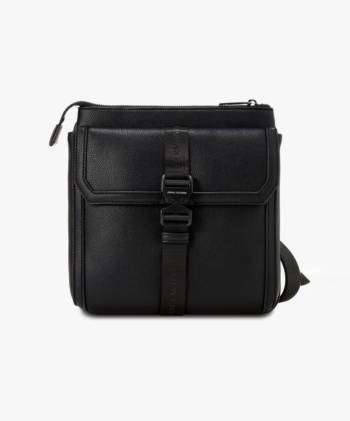 아르마니 익스체인지(ARMANI EXCHANGE) 남성 버클 포켓 플랫 크로스바디백 _블랙_A416170004