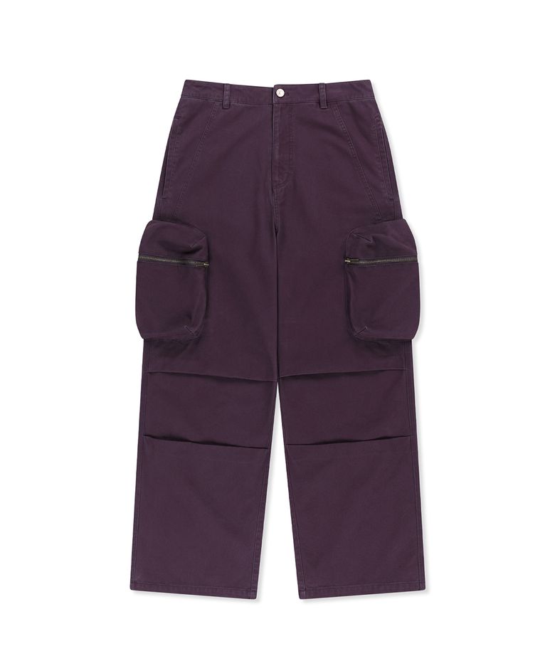 VOLUME TUCK CARGO PANTS IN PURPLE