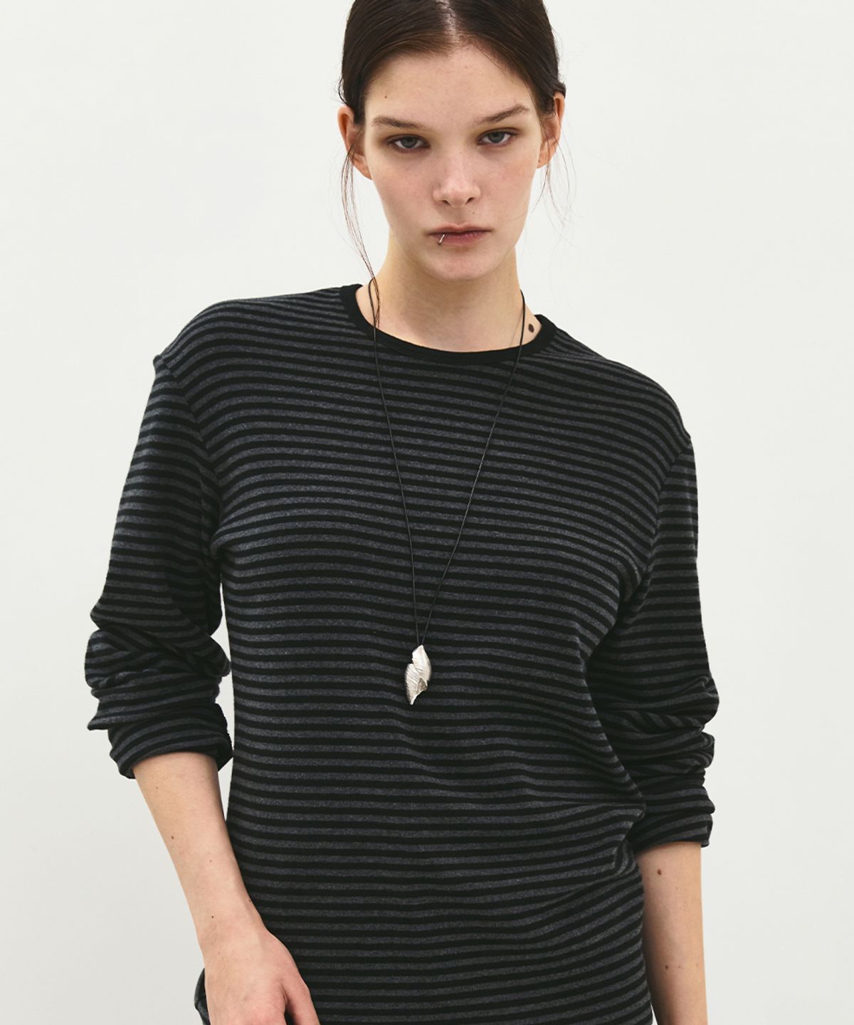 러프사이드 화이트라벨(ROUGH SIDE WHITE LABEL) Comfy Stripe Long Sleeve Charcoal
