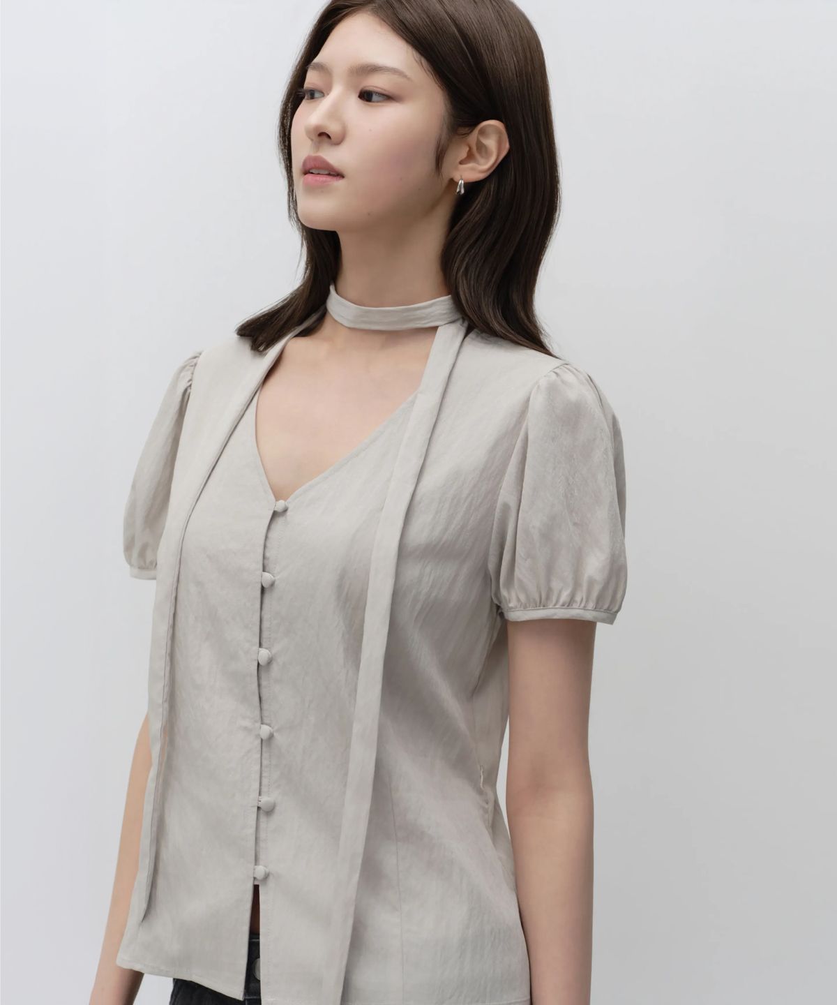 무신사 스탠다드 우먼(MUSINSA STANDARD WOMAN) 우먼즈 RN 슬림 타이 핏 반소매 블라우스 [라이트 웜 그레이]