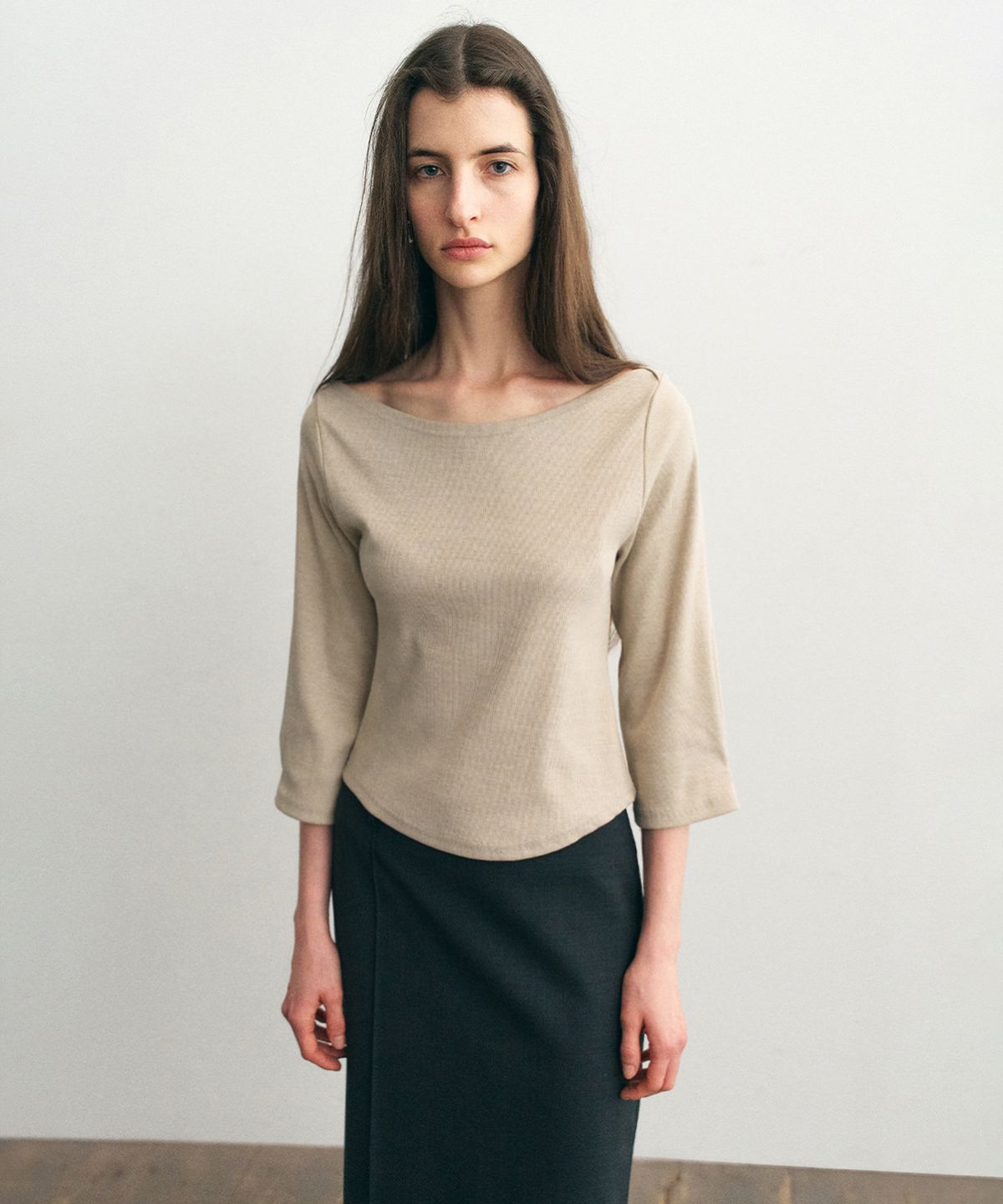 더 릴(THE LILLE) Moss Boat Neck Tee_Beige
