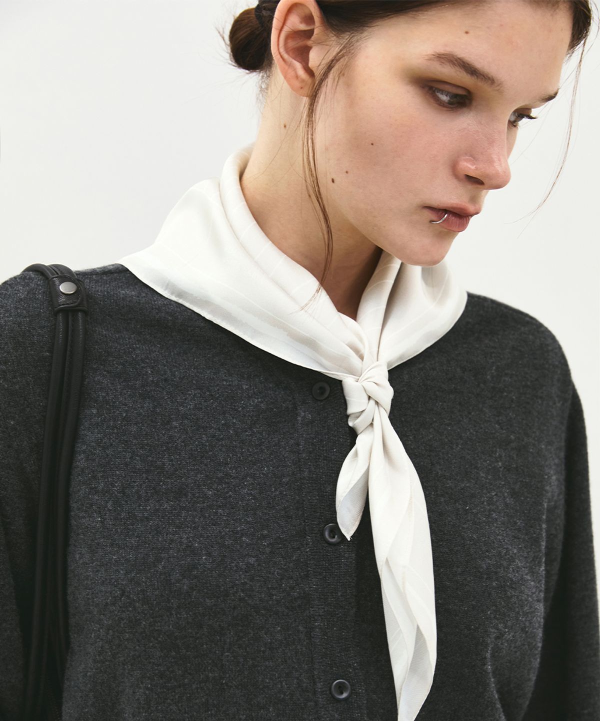 러프사이드 화이트라벨(ROUGH SIDE WHITE LABEL) Silk Scarf (Flow) Ecru