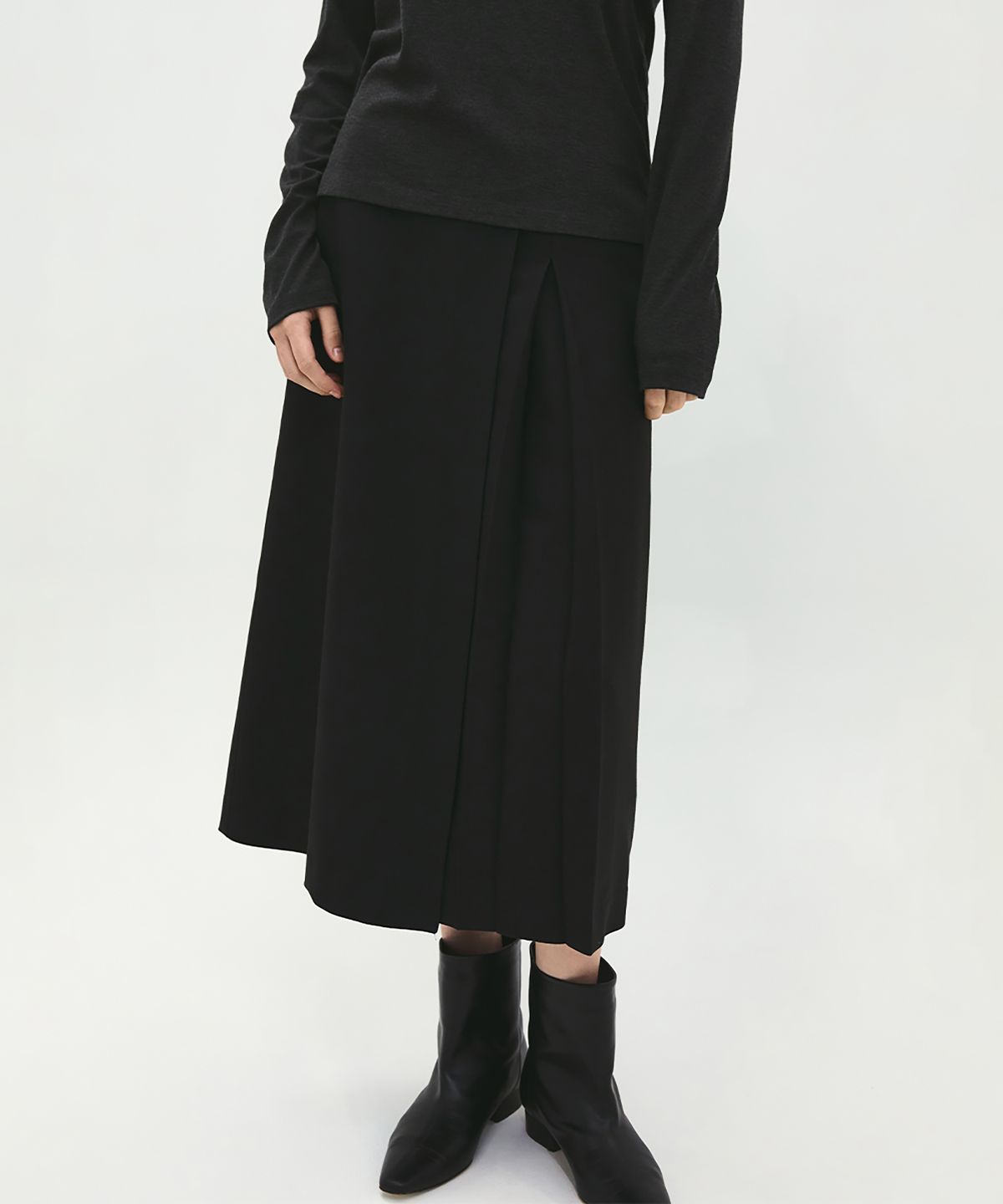 러프사이드 화이트라벨(ROUGH SIDE WHITE LABEL) Wrap Pleats Skirt Crow