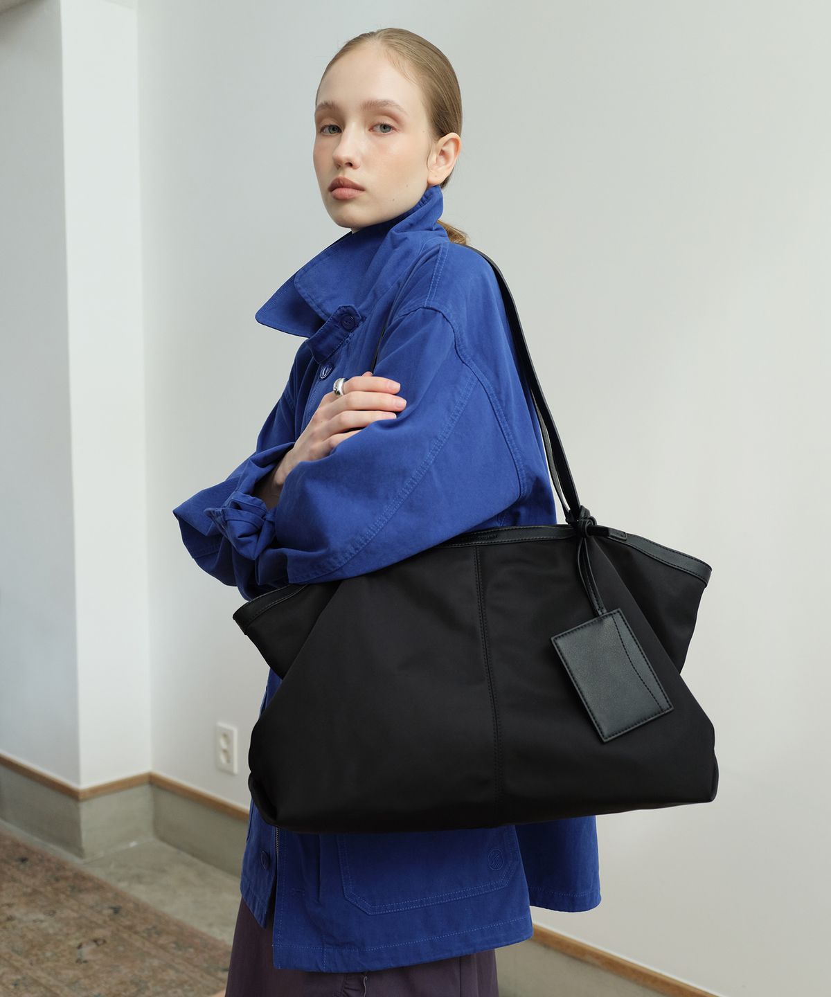 질바이질스튜어트(JILL BY JILLSTUART) [포에] 카드참 소프트 쇼퍼백 블랙 -나일론