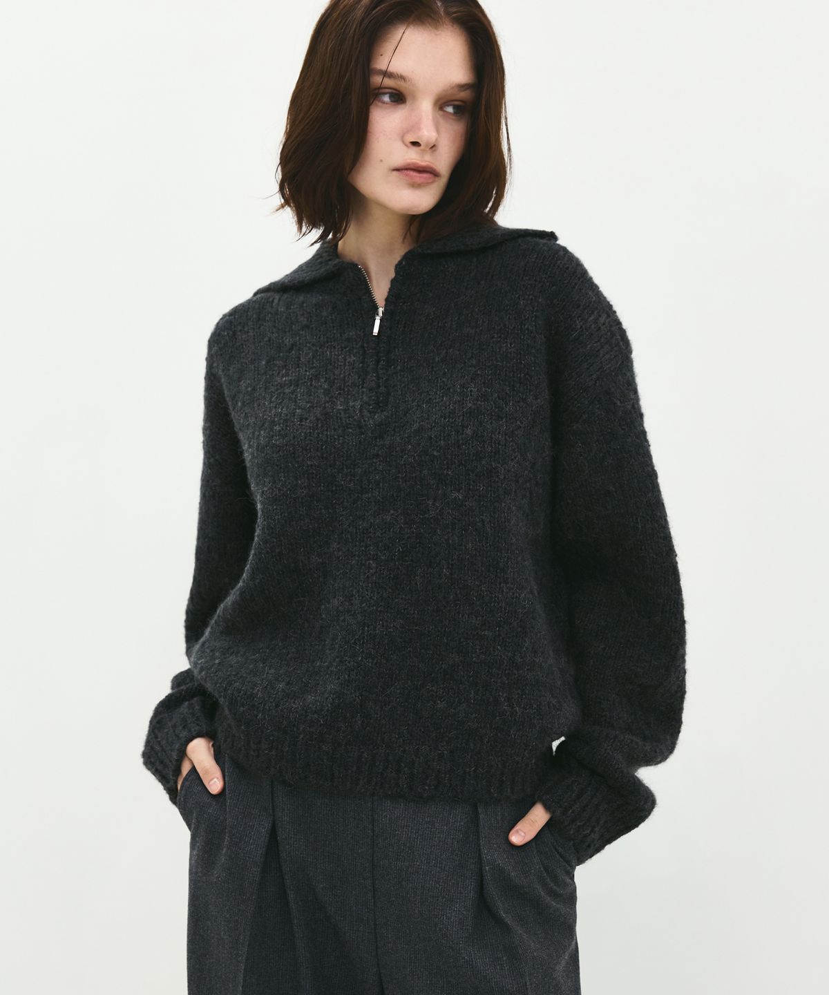러프사이드 화이트라벨(ROUGH SIDE WHITE LABEL) Woolly Collar Knit Charcoal