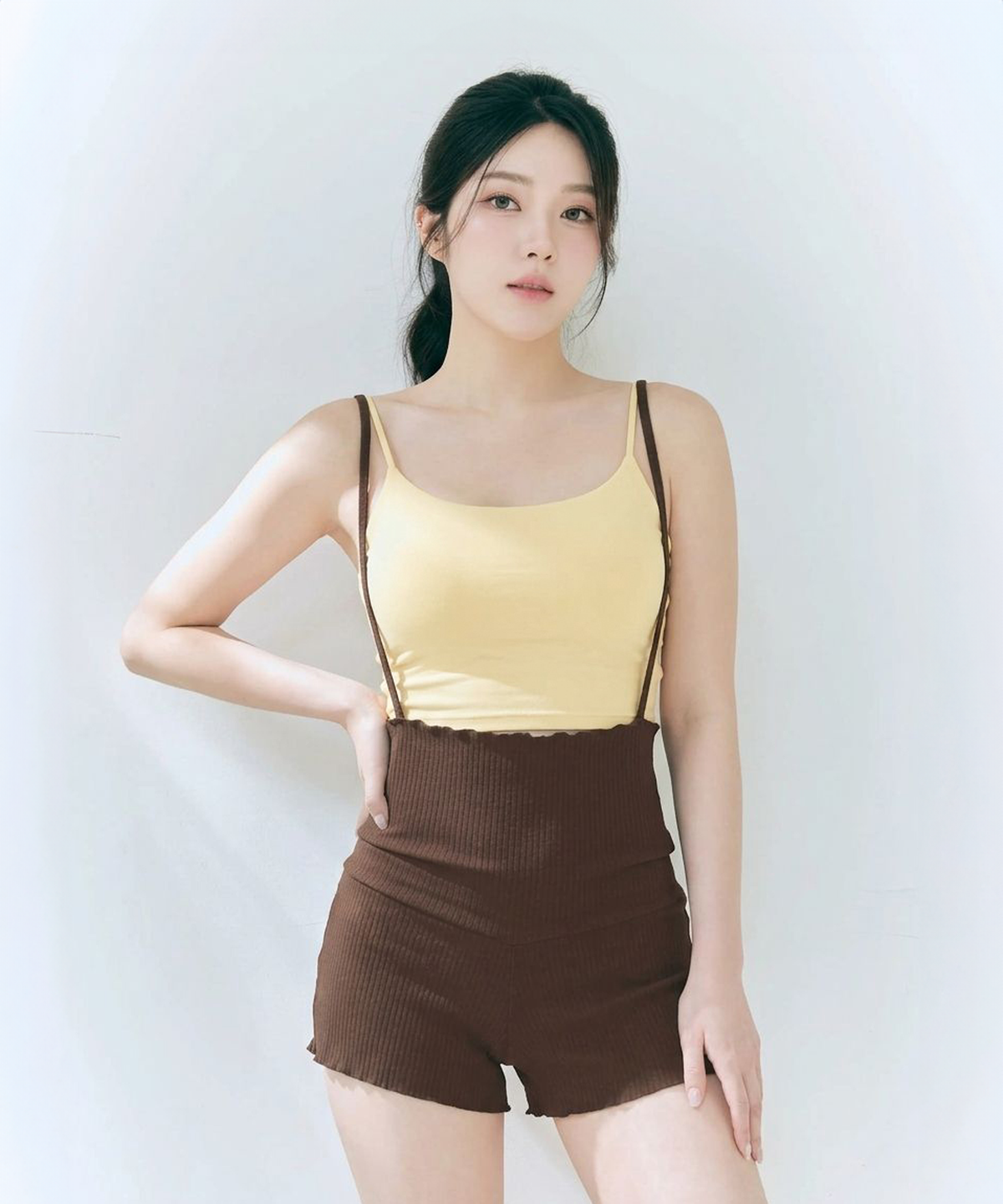 포리즈(PORRIZ) [데일리 소프트핏 나시탑_옐로우] 패드 포켓 U백 크롭 나시