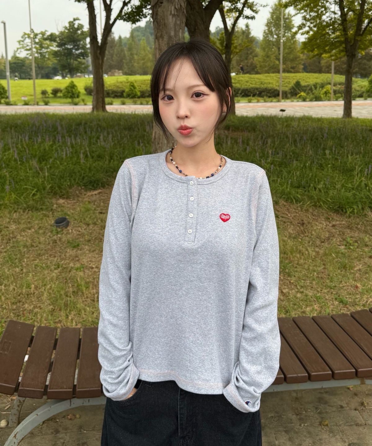 챔피온(CHAMPION) 여성 하트 로고 헨리넥 롱슬리브 Medium Grey Melange