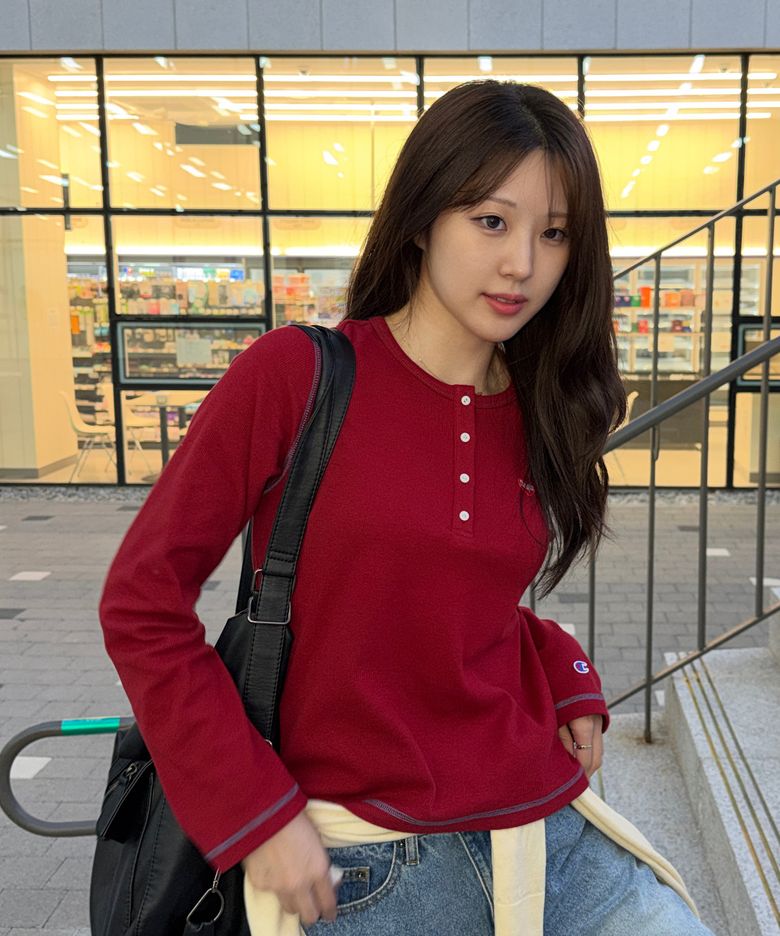 여성 하트 로고 헨리넥 롱슬리브 Red
