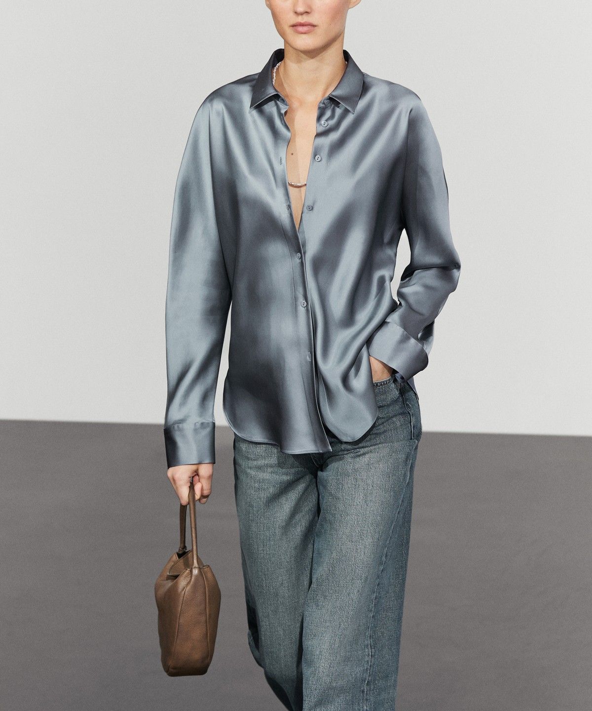 마시모두띠(MASSIMO DUTTI) 플루이드 새틴 셔츠