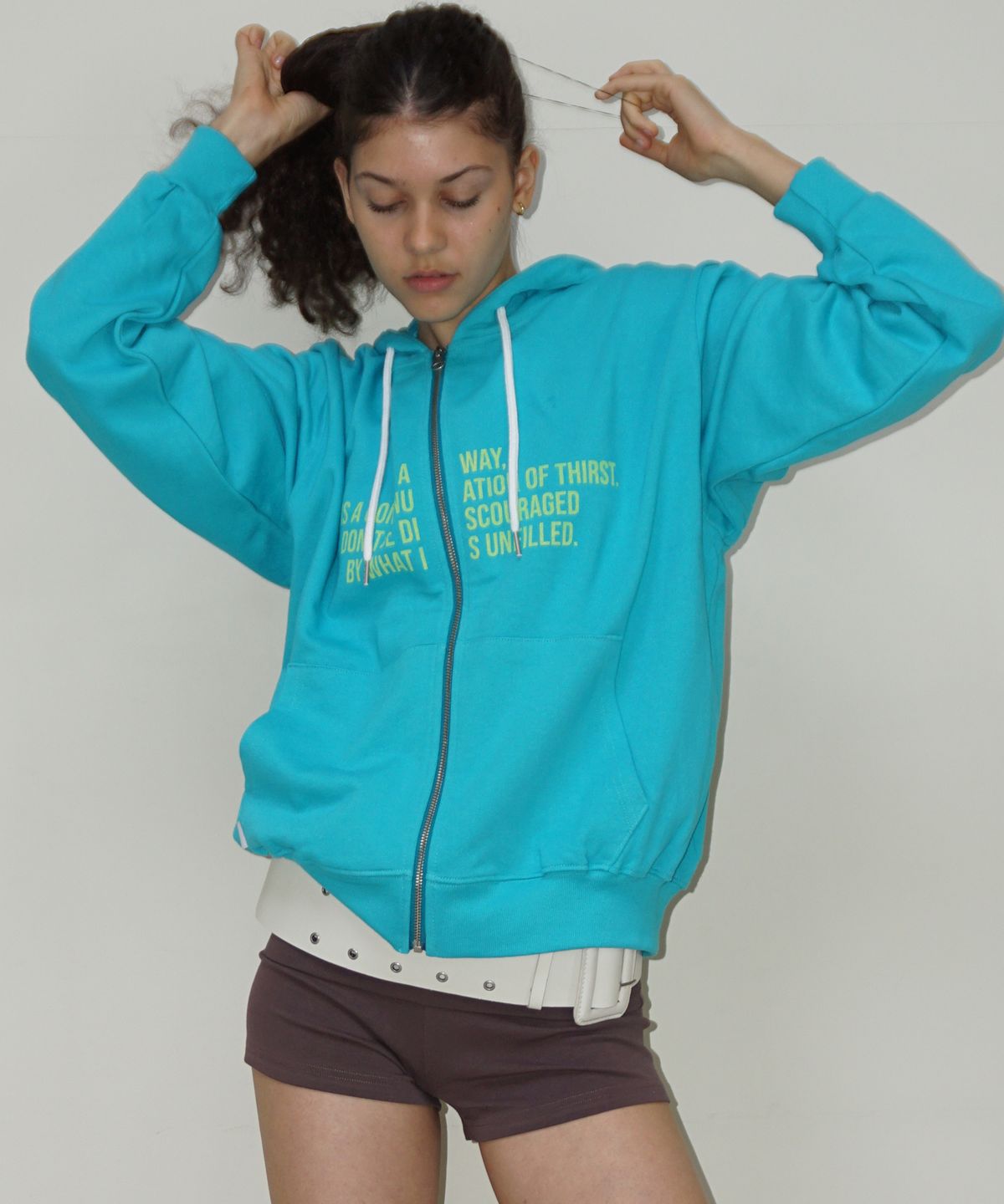 떨스티클럽(THIRSTYCLUB) Lettering light weight hoodie - Blue
