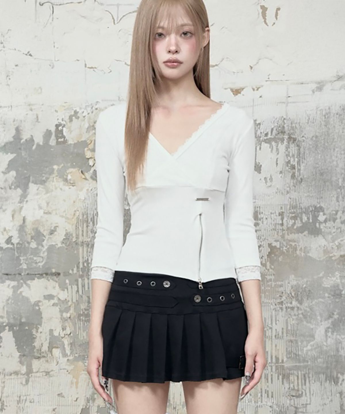 에트오소메(ETRE AU SOMMET) Lace Trim Button Wrap Long Sleeve (White)