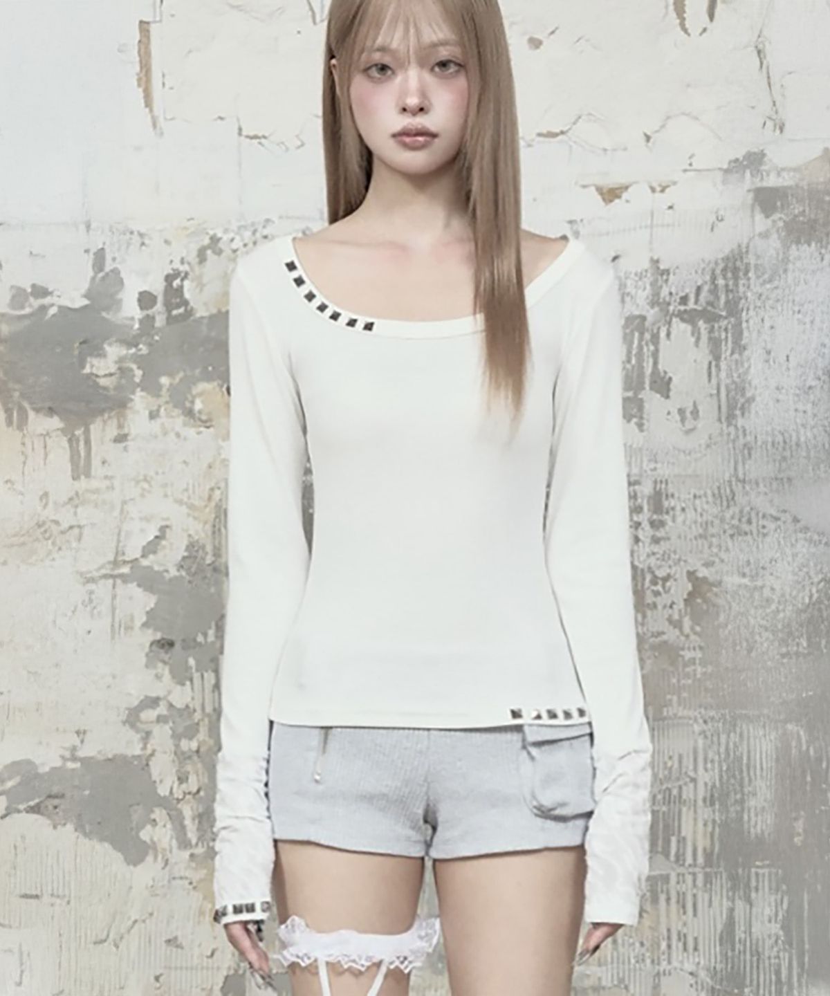 에트오소메(ETRE AU SOMMET) Stud Metal Point Long Sleeve (White)