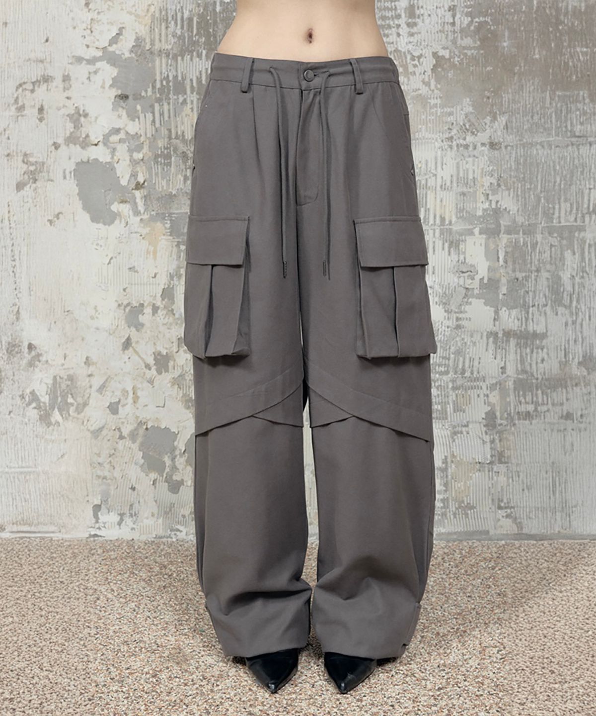 에트오소메(ETRE AU SOMMET) Panel Multi Pocket Cargo Pants (Charcoal)