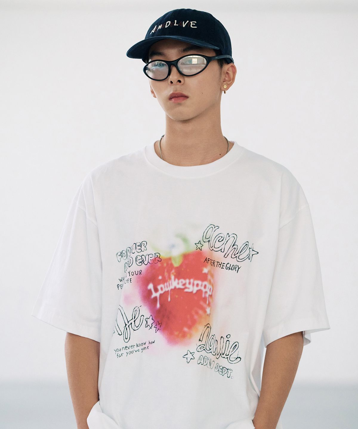 아크메드라비(ACME DE LA VIE) BLUR EFFECT STRAWBERRY SHORT SLEEVE T-SHIRT