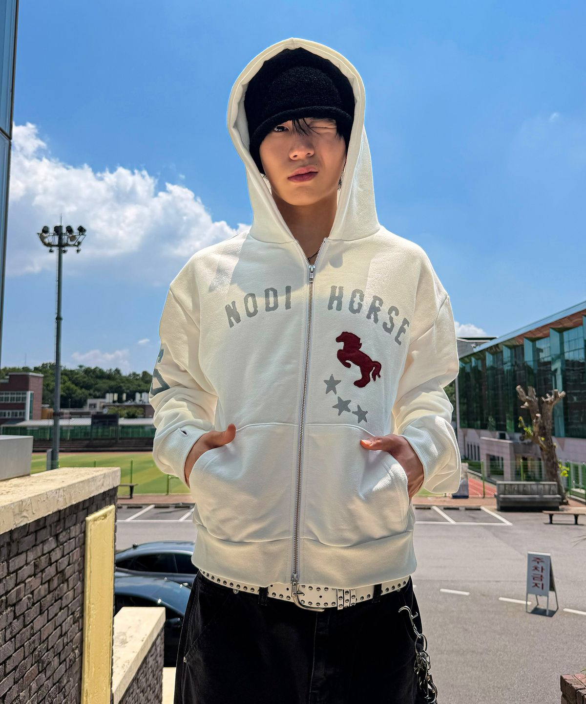 노디(NODI) 스텝 온 스타 후드 집업 아이보리