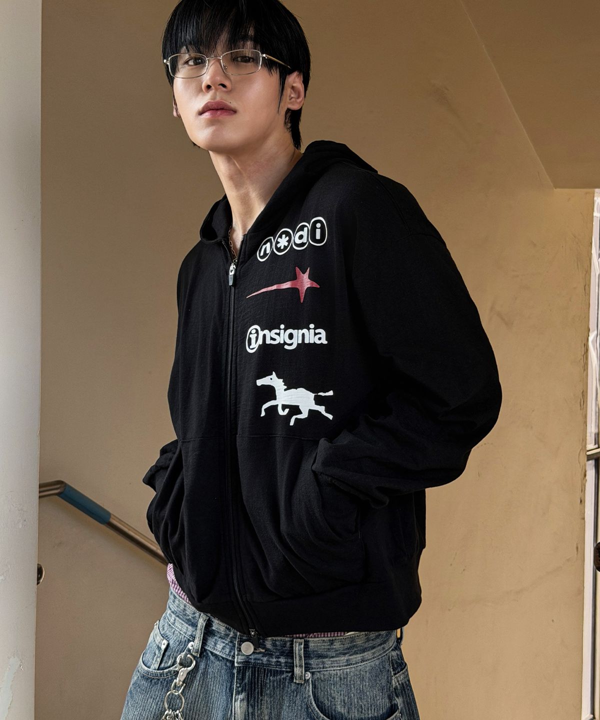 노디(NODI) 시그널 스타 슬럽 라이트 후드 집업 블랙