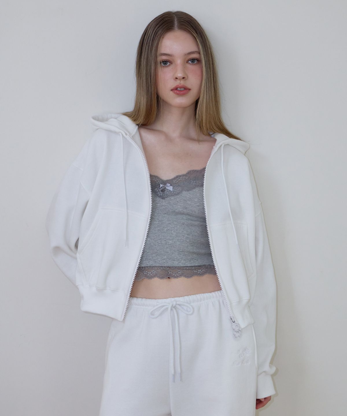 로제프란츠(ROSEFRANTZ) Rose Embroidery Hood Zip-up [Ivory]