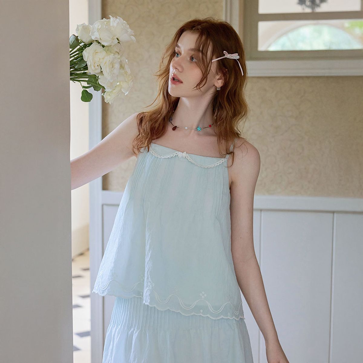 쎄무아듀(CEST MOIDEW) Cest_Soft embroidered sleeveless blouse