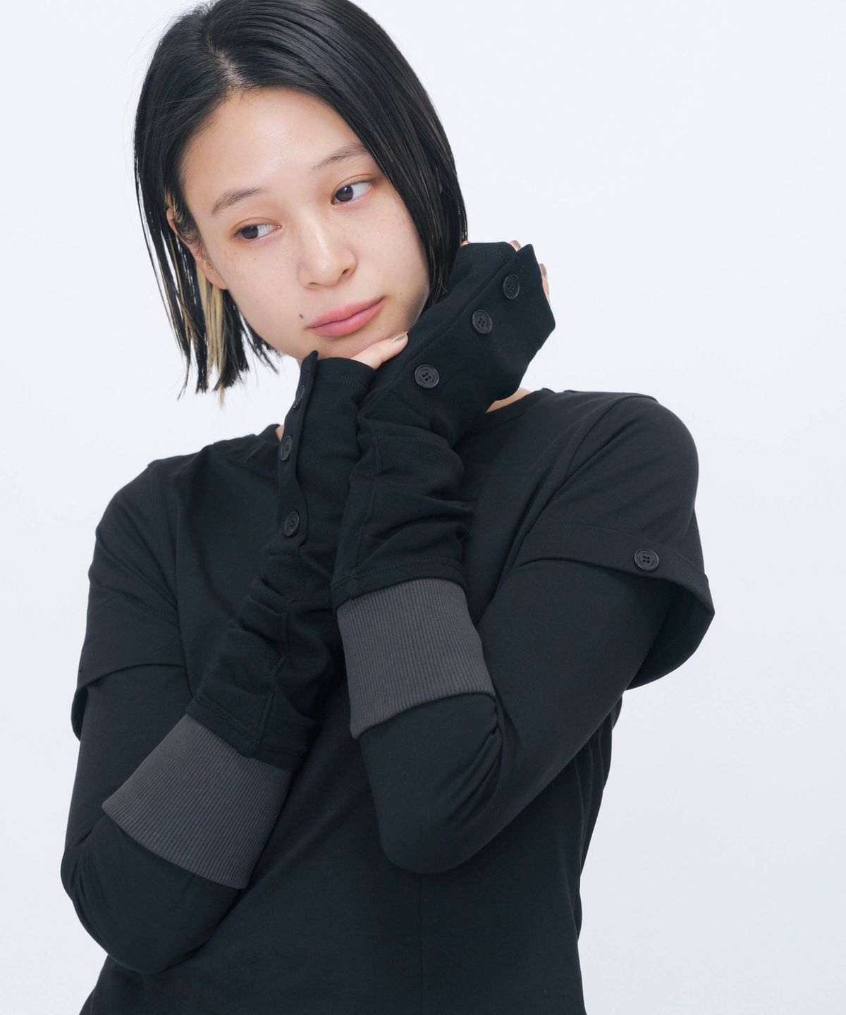미세키서울(MISEKI SEOUL) Pleats button arm warmer BLACK