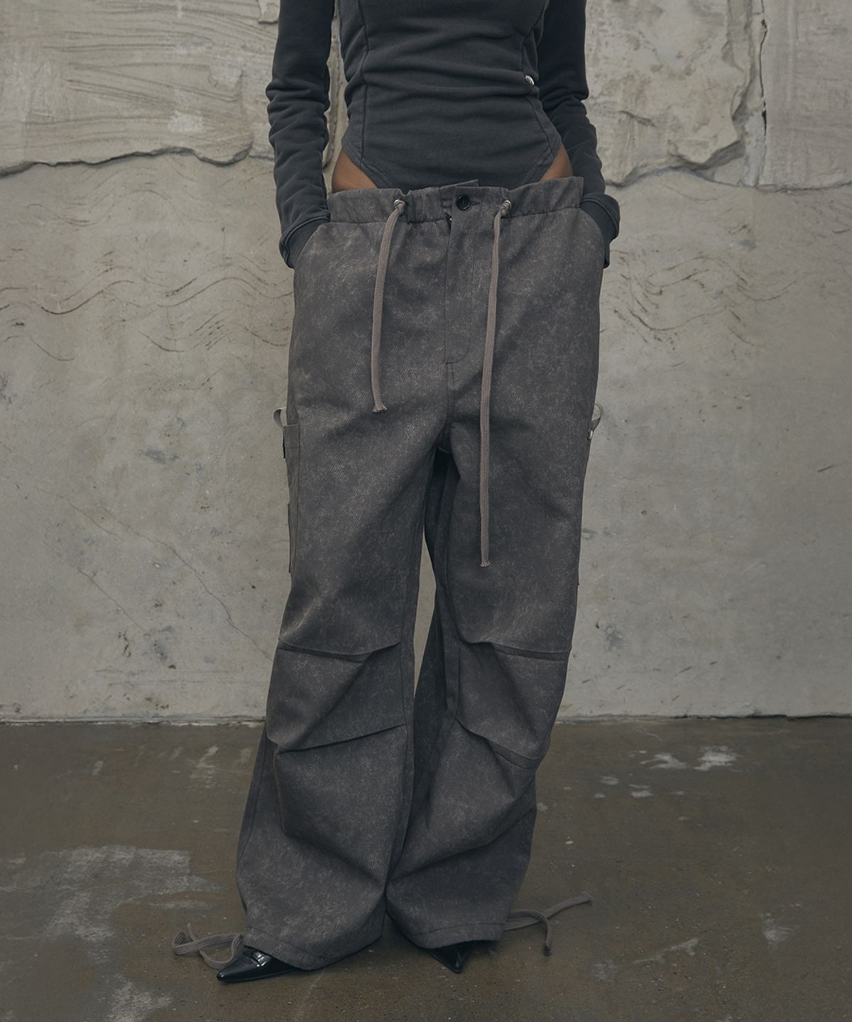 분트(VOONT) Ash Fade Wide Cargo Pants (KHAKI)