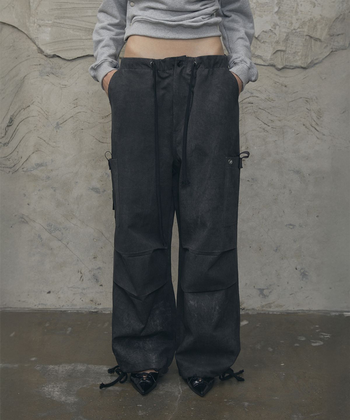 분트(VOONT) Ash Fade Wide Cargo Pants (CHARCOAL)