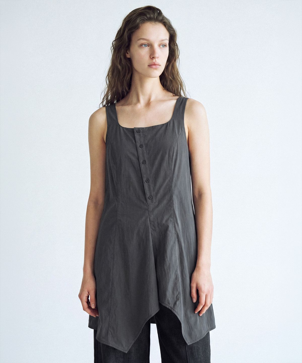 르엠토(L'EMTO) FRONT FLARE LAYERED DRESS_GRAY