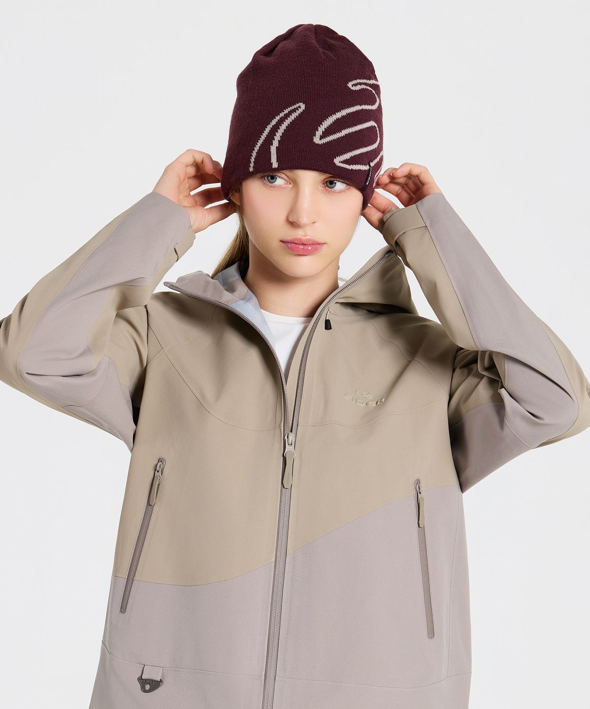 아이더(EIDER) 로고 그래픽 비니_Burgundy