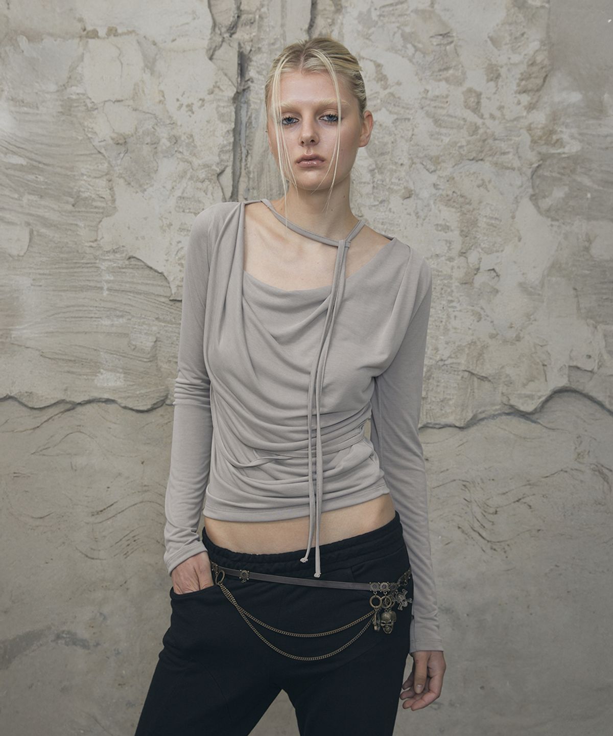 분트(VOONT) Drape Strap Tie Long Sleeve (BEIGE)