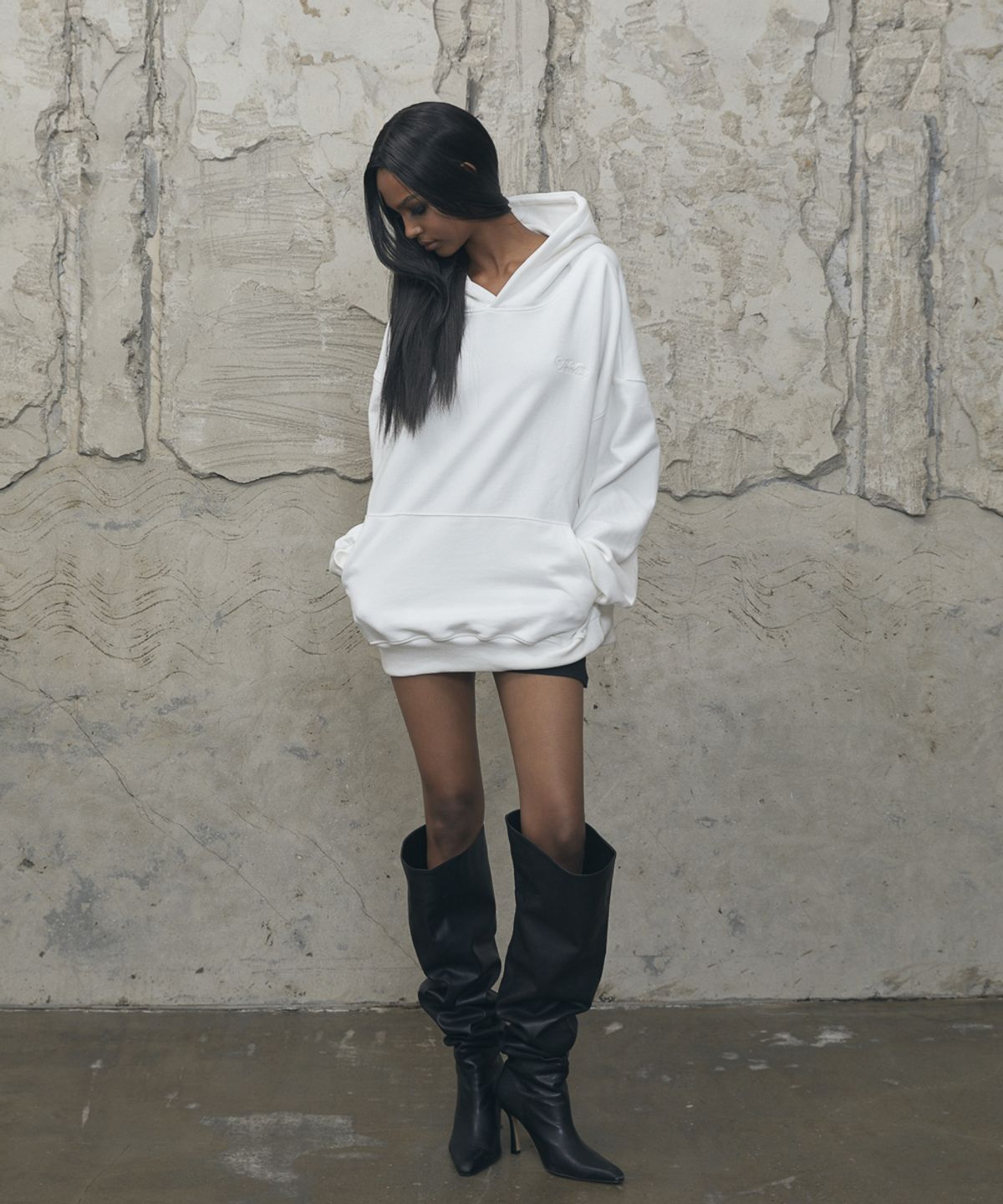 분트(VOONT) Metallic Heart Over-Fit Hoodie (IVORY)
