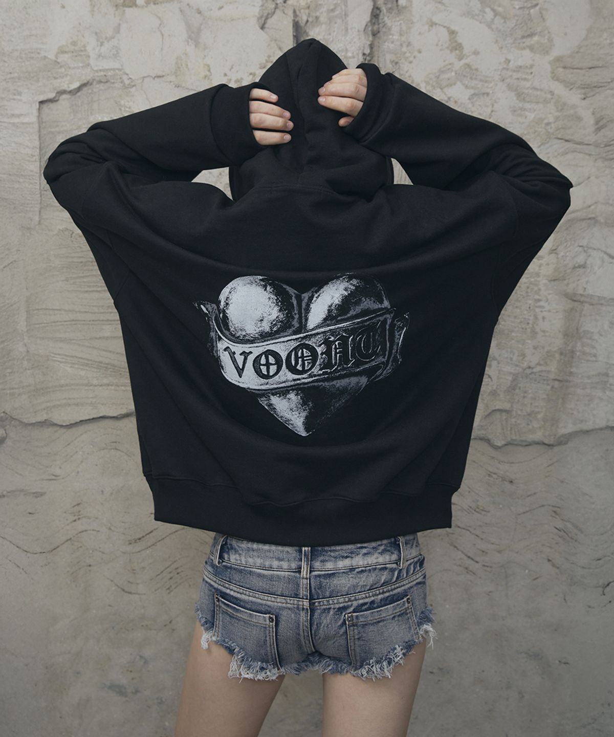 분트(VOONT) Metallic Heart Over-Fit Hoodie (BLACK)