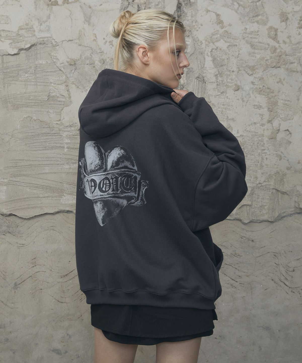 분트(VOONT) Metallic Heart Over-Fit Hood Zip-Up (CHARCOAL)