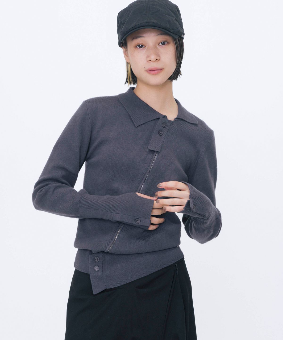 미세키서울(MISEKI SEOUL) Diagonal zip-up knit CHARCOAL
