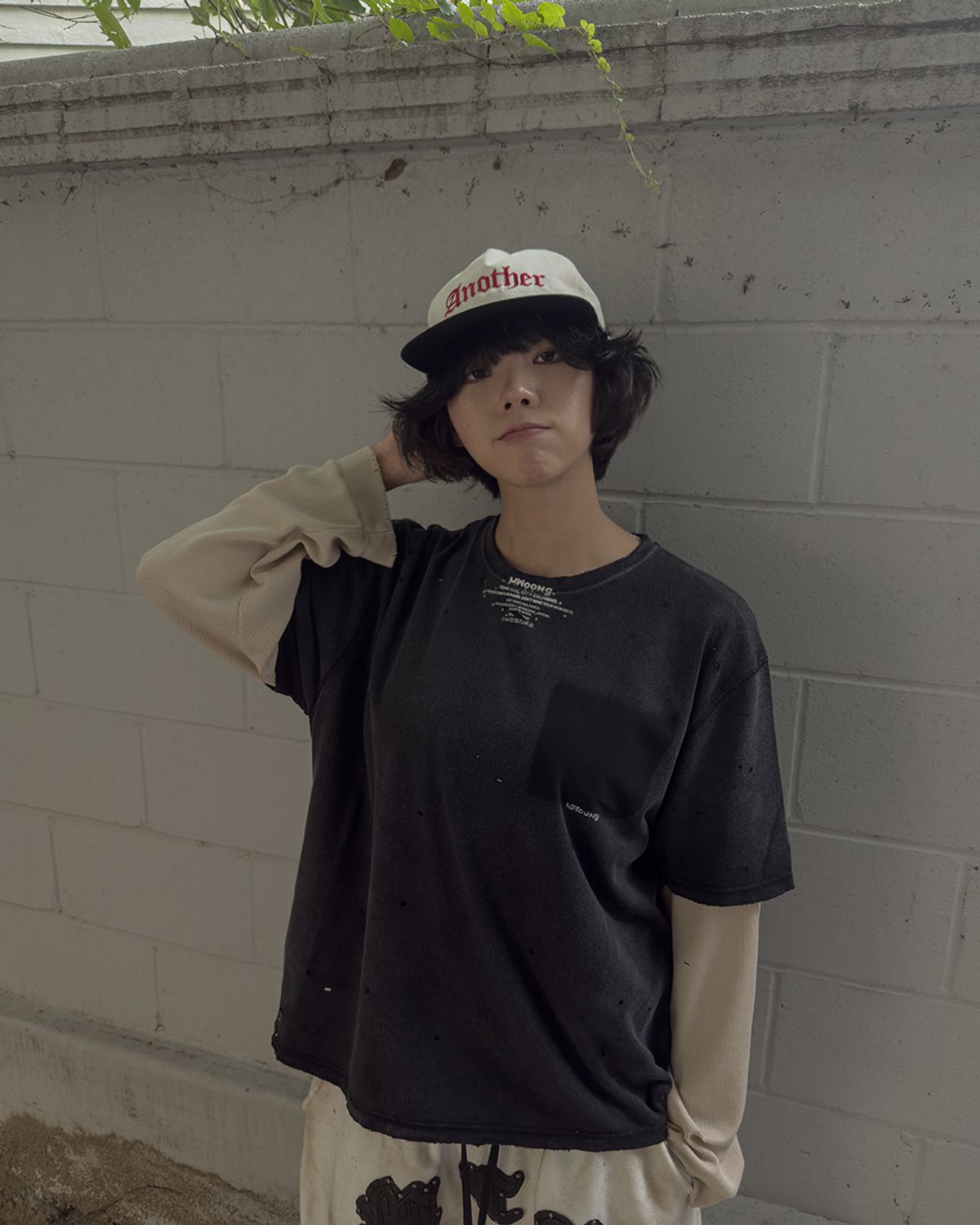 뭉(MWOONG) Fade out fake pocket tee bk