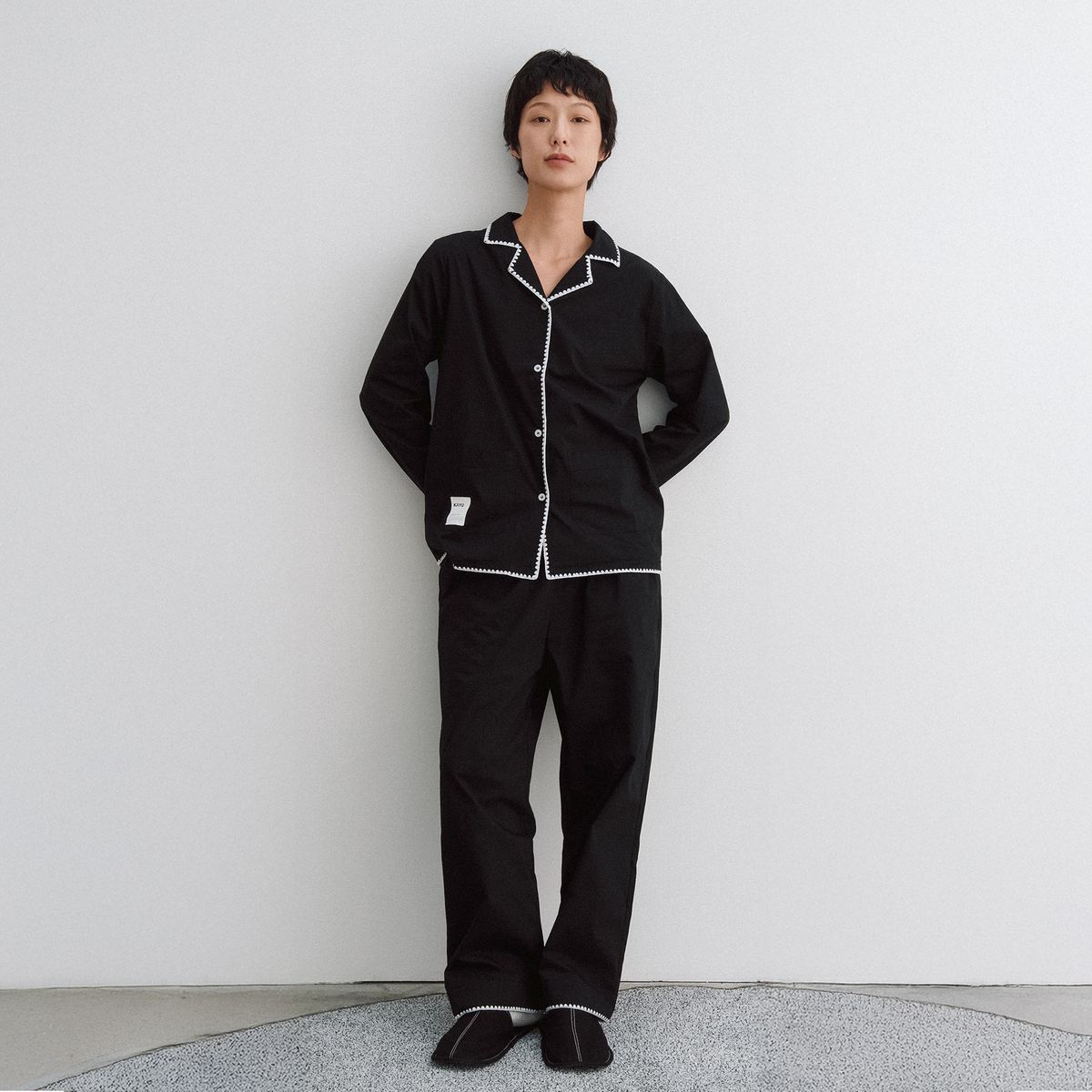 고유(KOYU) 모노 라운지 셋업 블랙 (Needle Stich)