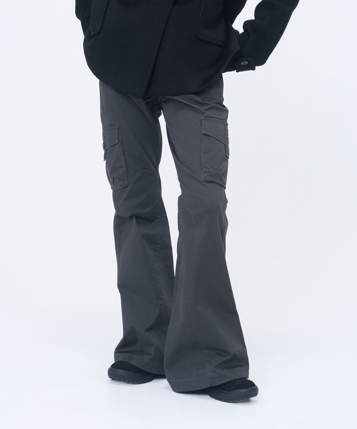 미세키서울(MISEKI SEOUL) [레이 PICK] Pocket tab cargo bootcut pants CHARCOAL