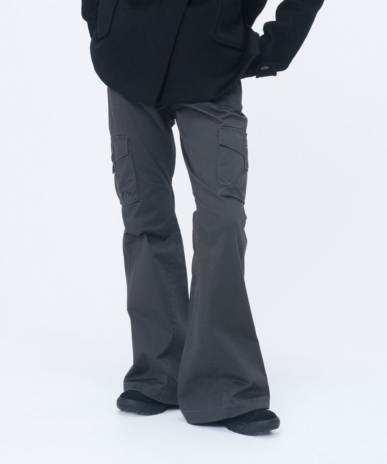 [레이 PICK] Pocket tab cargo bootcut pants CHARCOAL