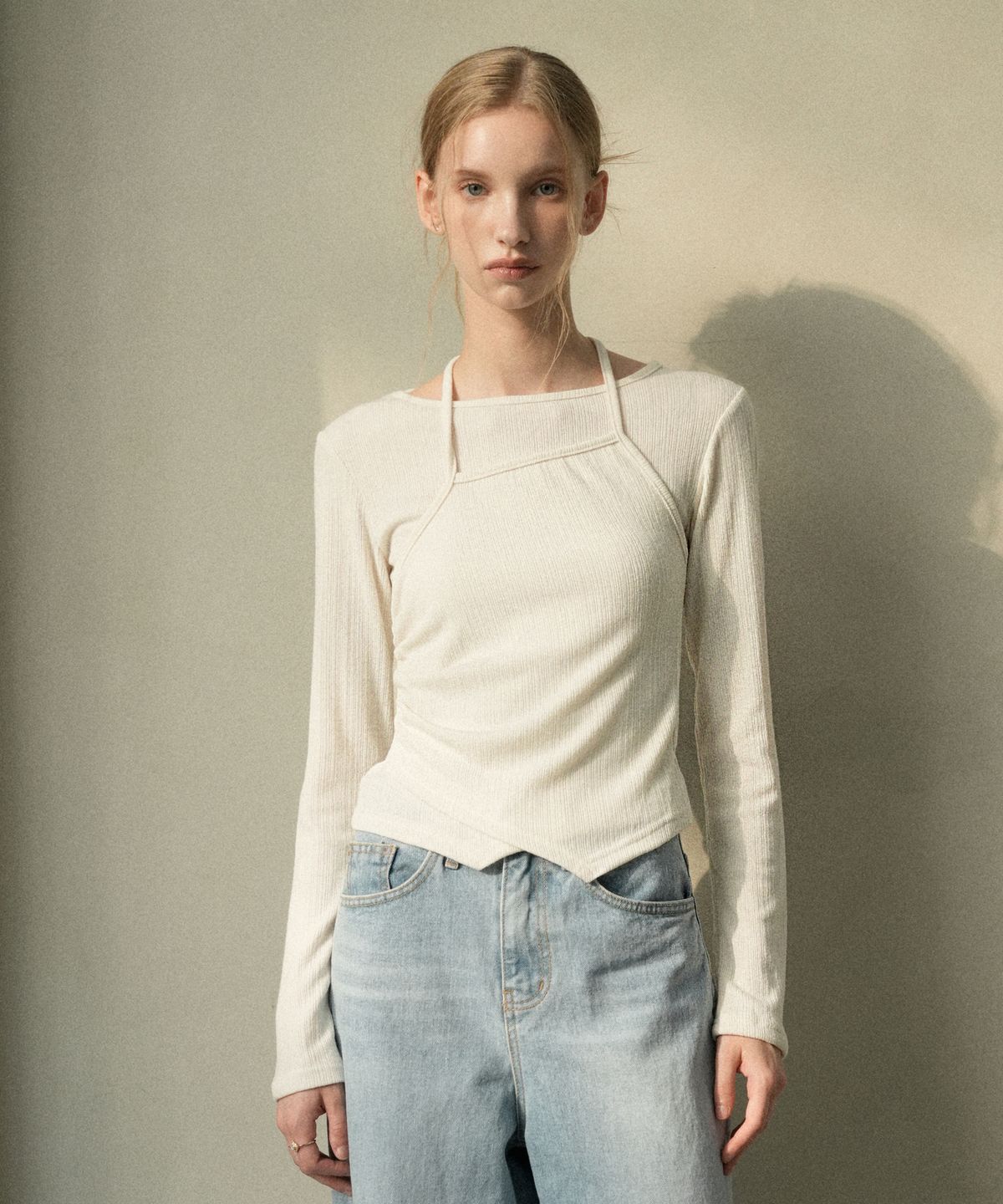 블레티(VLETI) Layered Halter Strap Slim T-Shirt (cream)