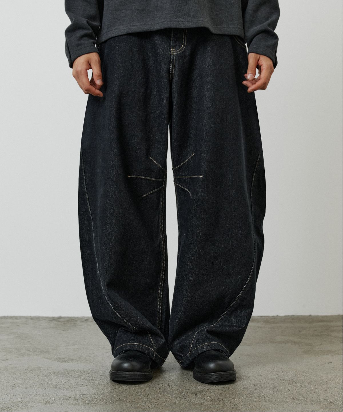 카네이테이(KANEITEI) WIDE PANELED CURVED COTTON PANTS (INDIGO)