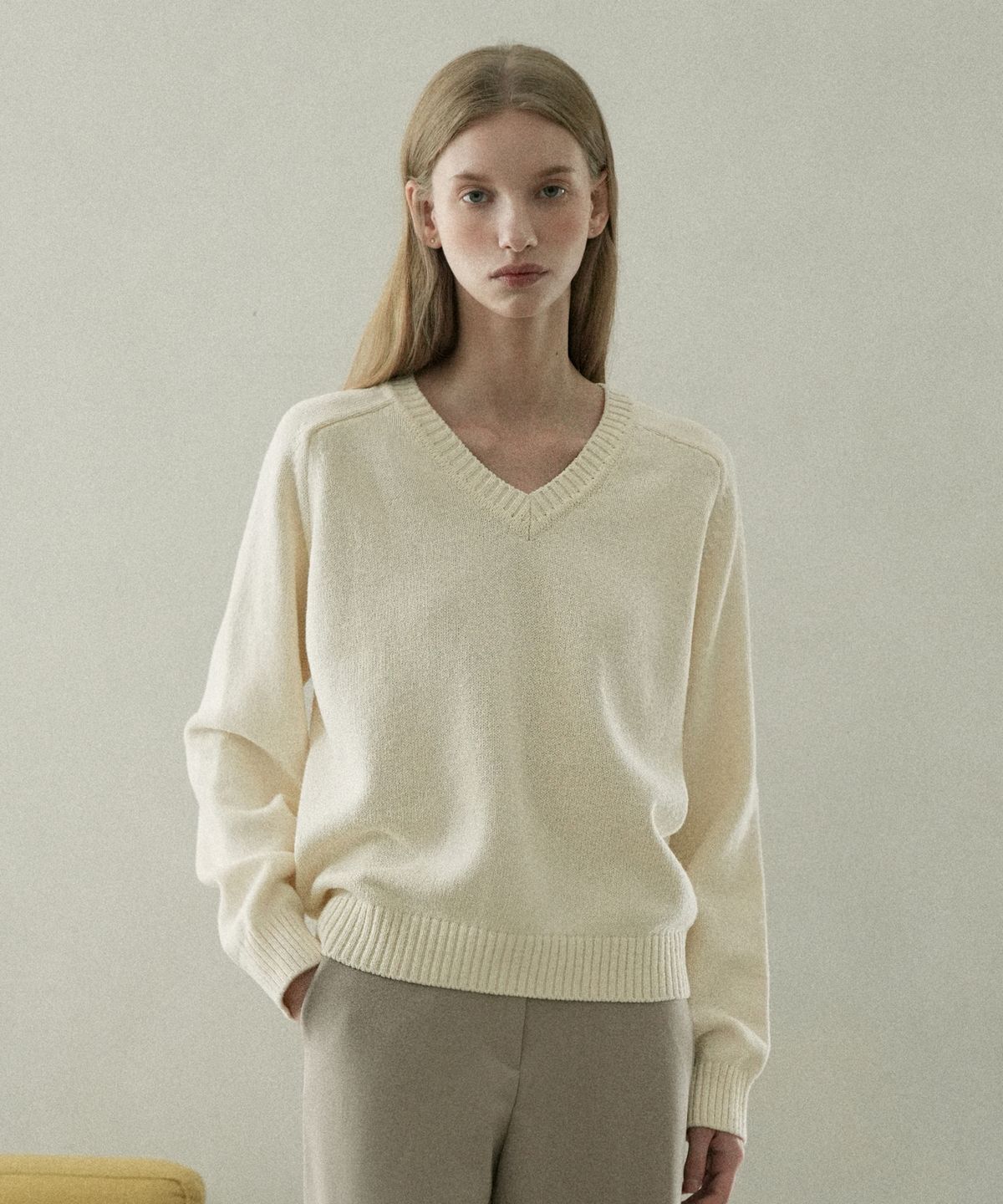 블레티(VLETI) Cotton 100% V-neck Knit (cream beige)