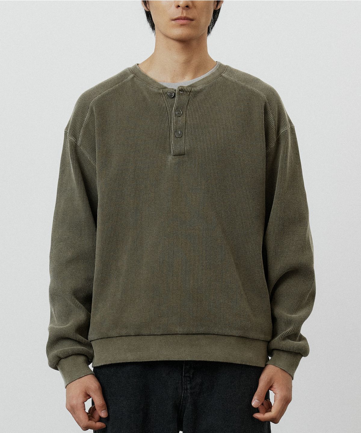 카네이테이(KANEITEI) VINTAGE WASHED WAFFLE HENLEY NECK SWEATSHIRT (OLIVE DRAB)