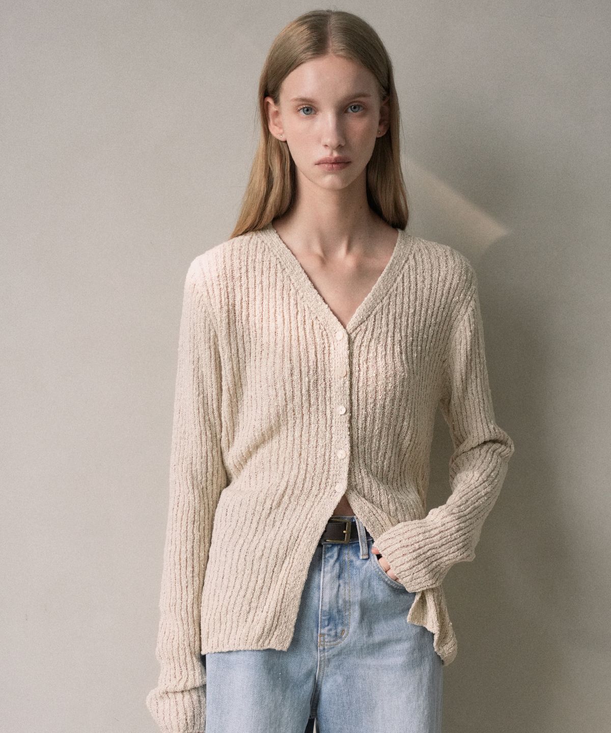 블레티(VLETI) V-neck Ribbed Slim Knit Cardigan (light beige)