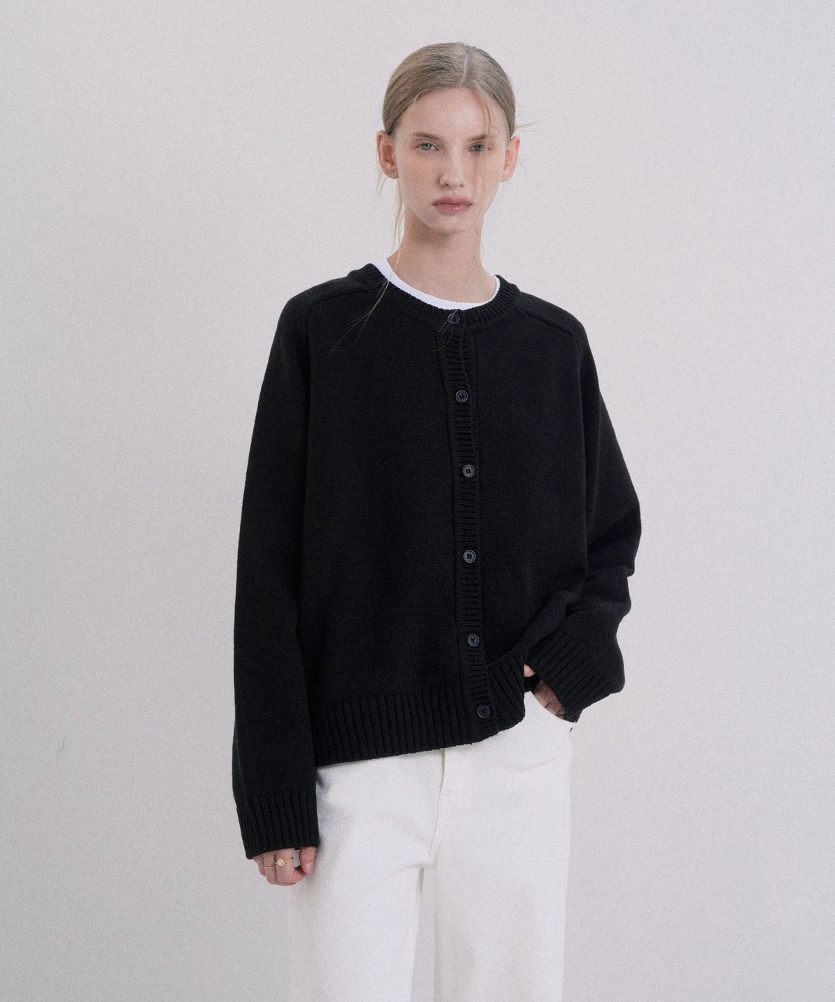 블레티(VLETI) Cotton Button Round Knit Cardigan (black)