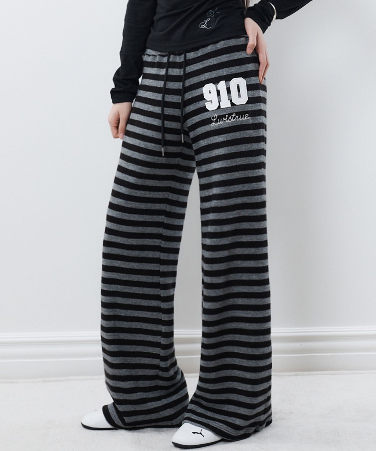 러브이즈트루(LUVISTRUE) RL 910 STRIPE BOOTCUT PANTS(BLACK)