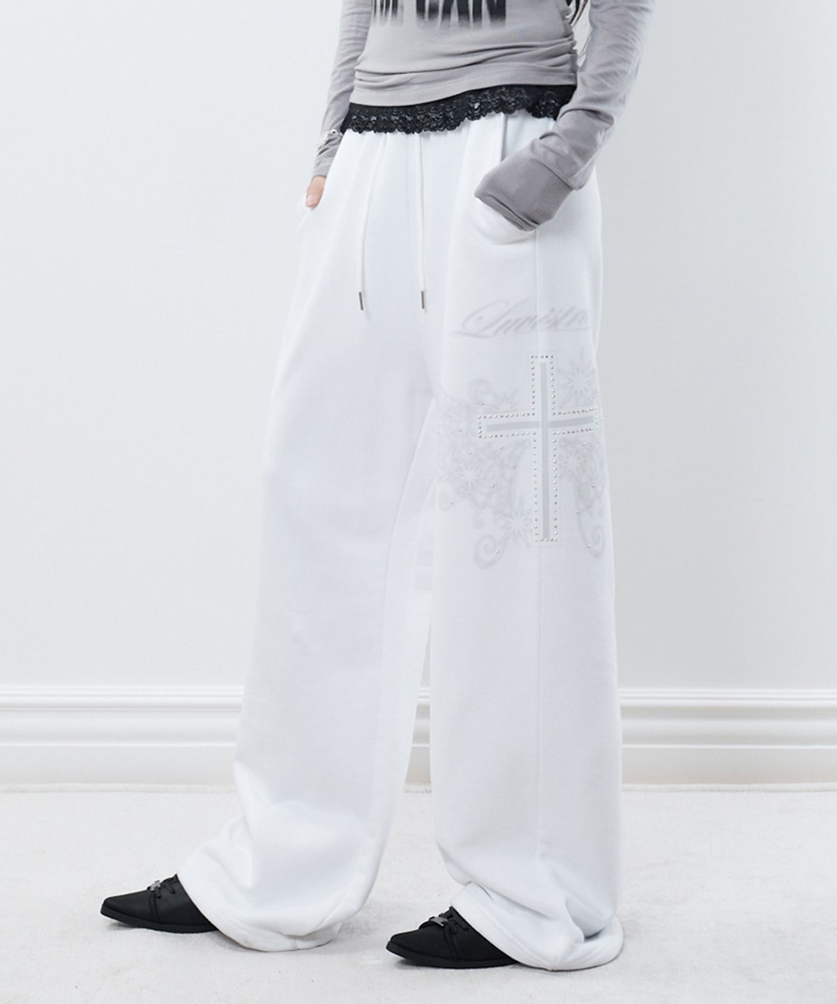 러브이즈트루(LUVISTRUE) RL CROSS COLORSTONE TRAINING PANTS(WHITE)