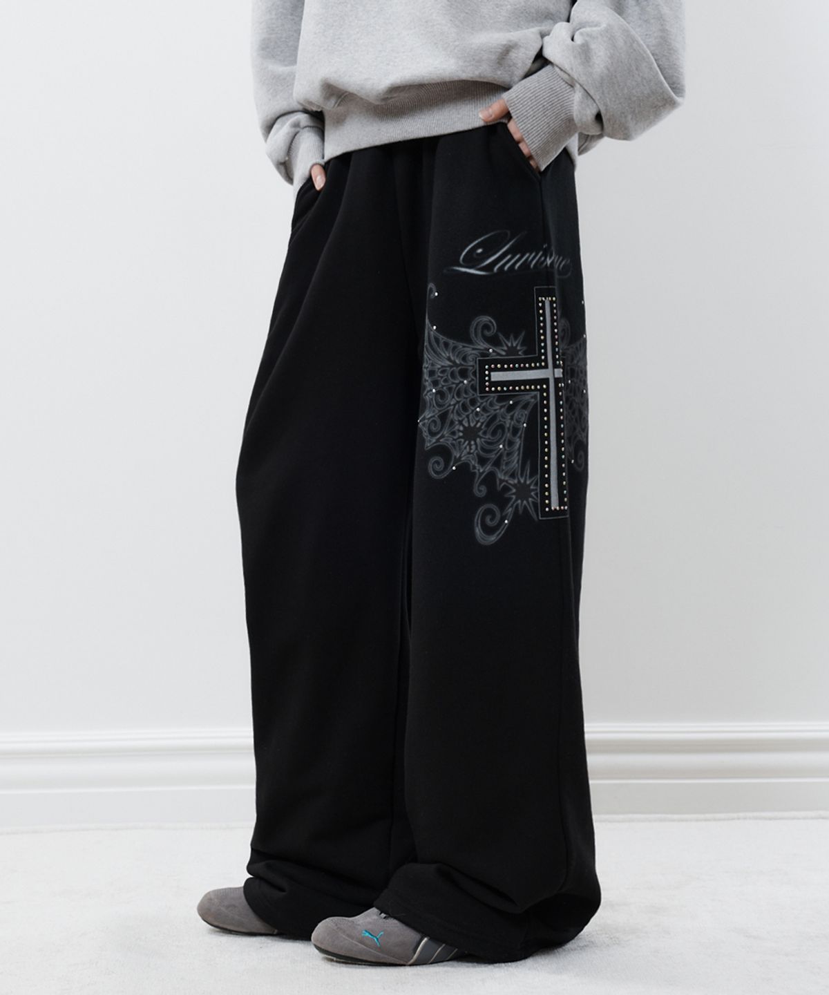러브이즈트루(LUVISTRUE) RL CROSS COLORSTONE TRAINING PANTS(BLACK)