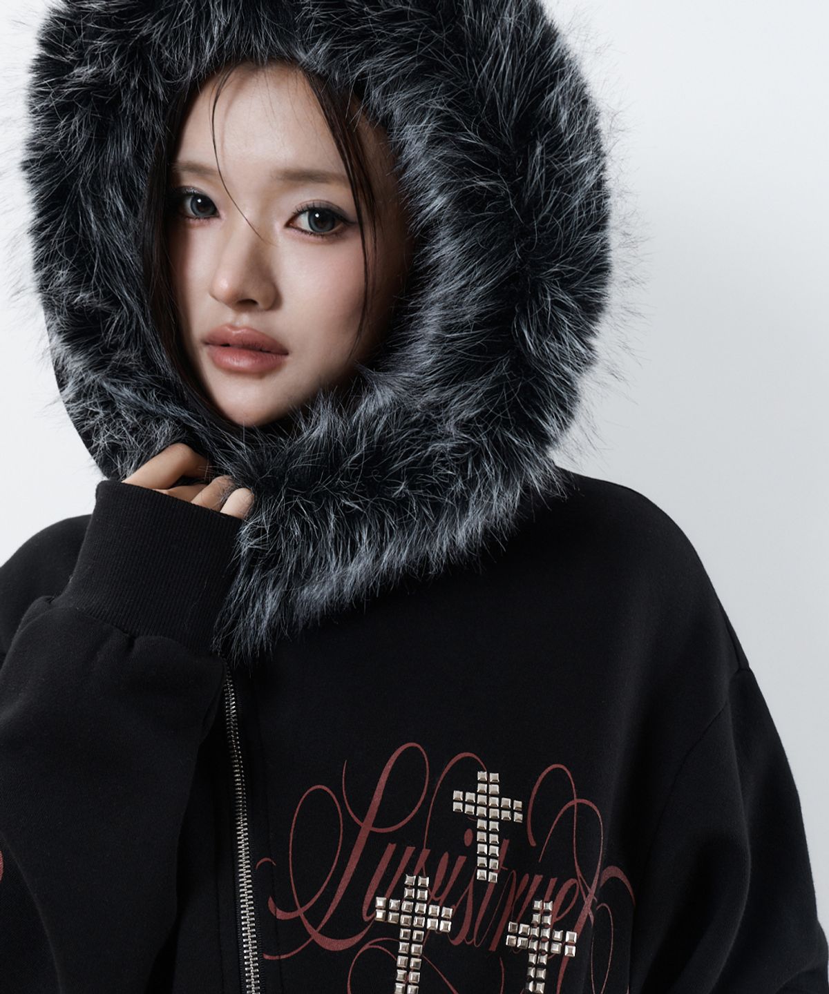 러브이즈트루(LUVISTRUE) RL CROSS LETTERING FUR HOOD ZIP UP(BLACK)