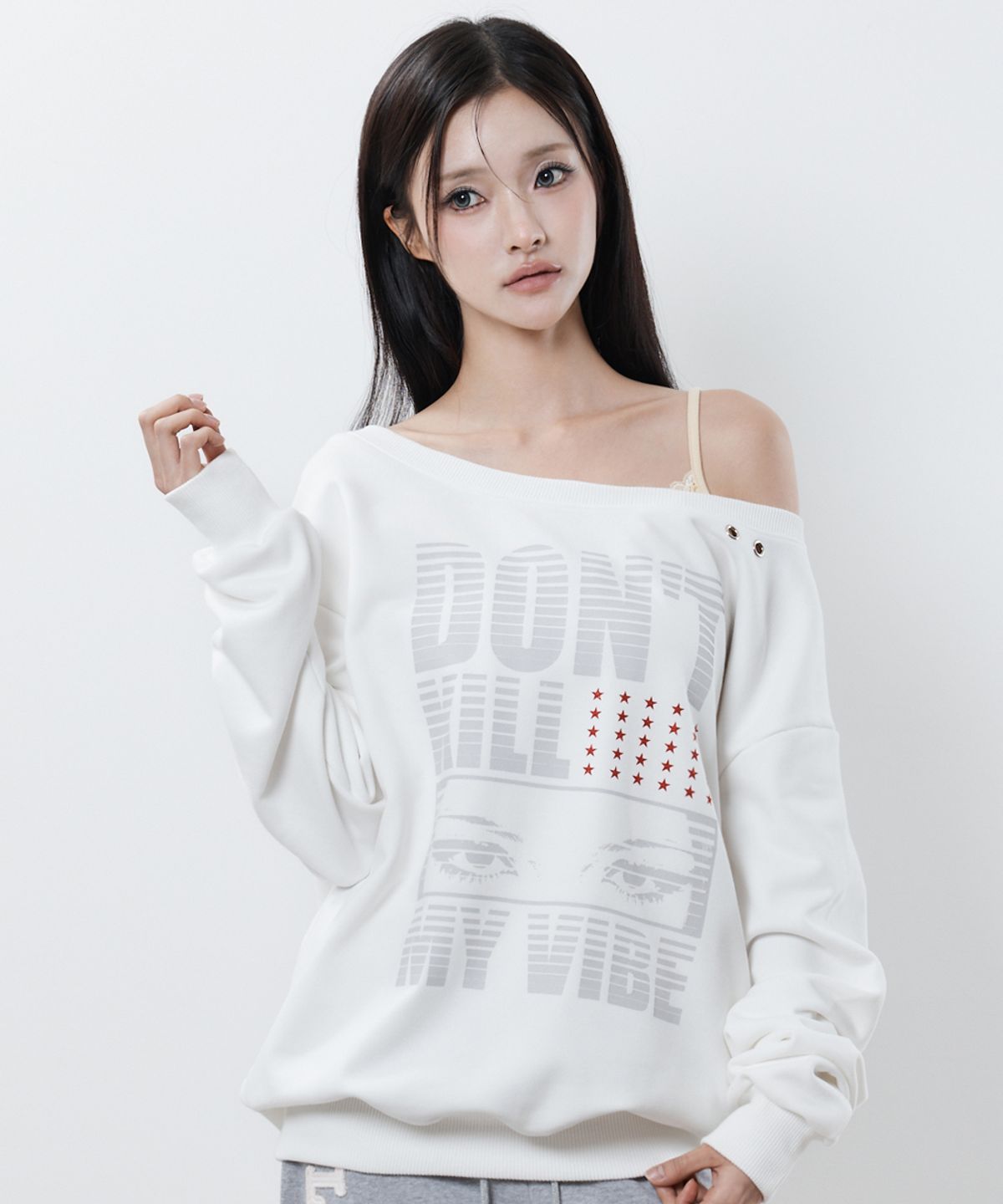 러브이즈트루(LUVISTRUE) RL EYELET ONE SHOULDER SWEATSHIRT(WHITE)